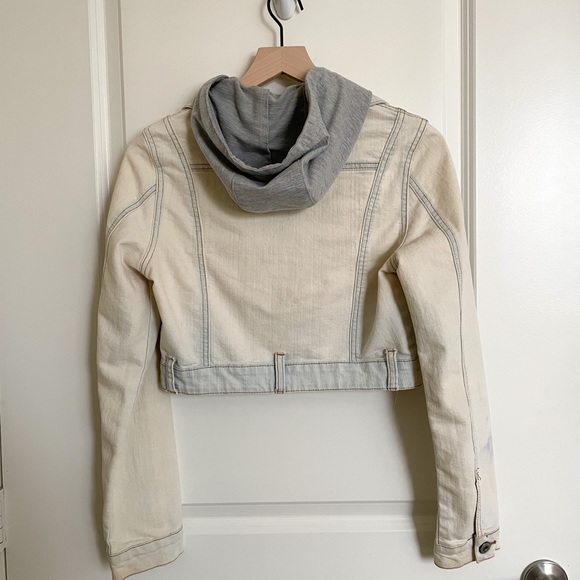 Cropped hooded jean jacket - Picture 3 of 4